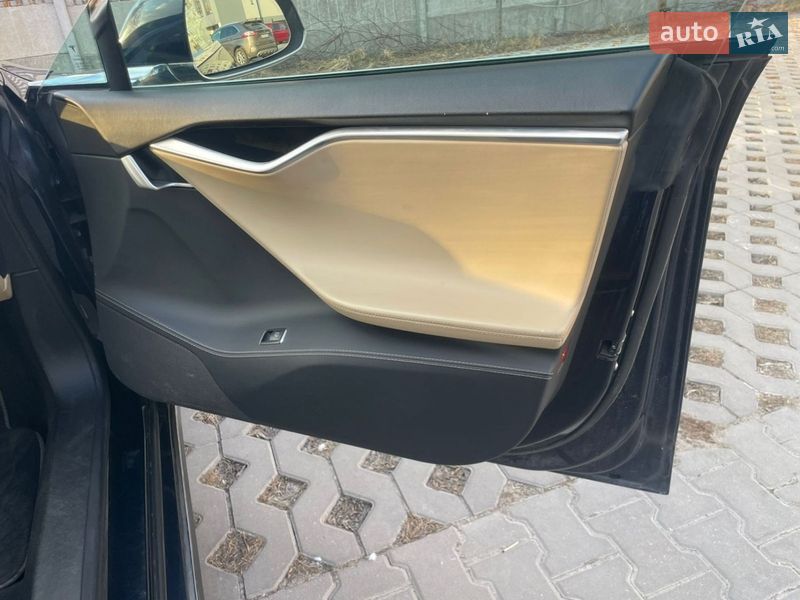 Лифтбек Tesla Model S 2014 в Киеве фото 8 Лифтбек Tesla Model S 2014 в Киеве