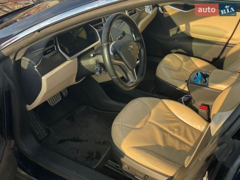 Лифтбек Tesla Model S 2014 в Киеве фото 16 Лифтбек Tesla Model S 2014 в Киеве