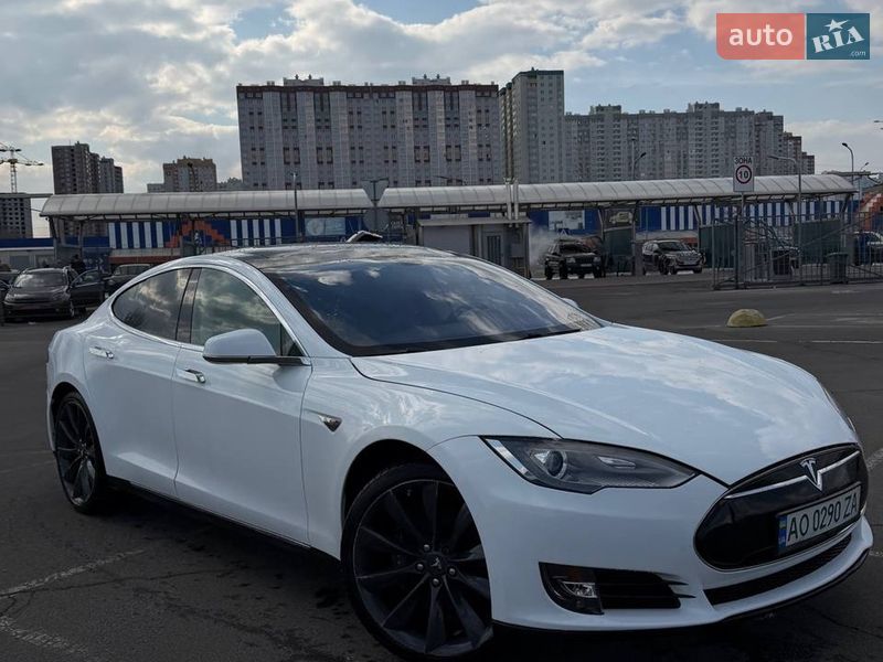 Лифтбек Tesla Model S 2013 в Киеве фото 3 Лифтбек Tesla Model S 2013 в Киеве