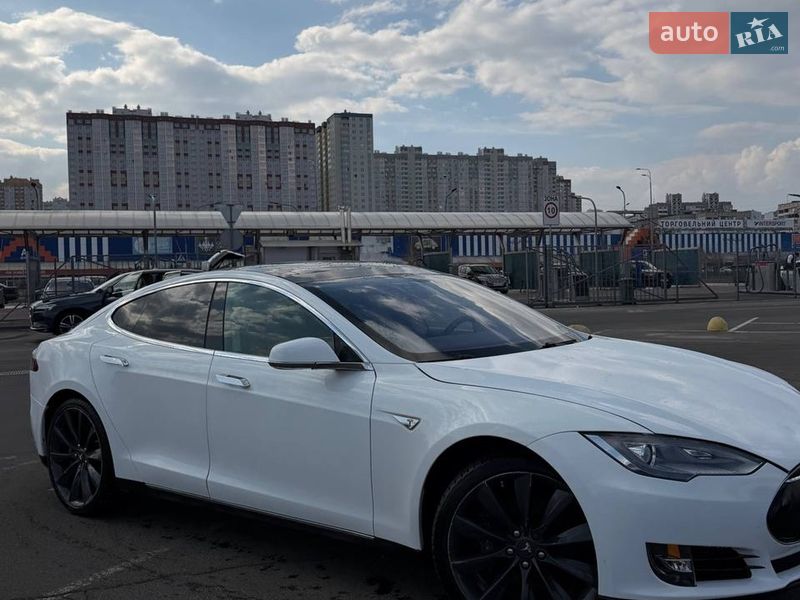 Лифтбек Tesla Model S 2013 в Киеве фото 5 Лифтбек Tesla Model S 2013 в Киеве