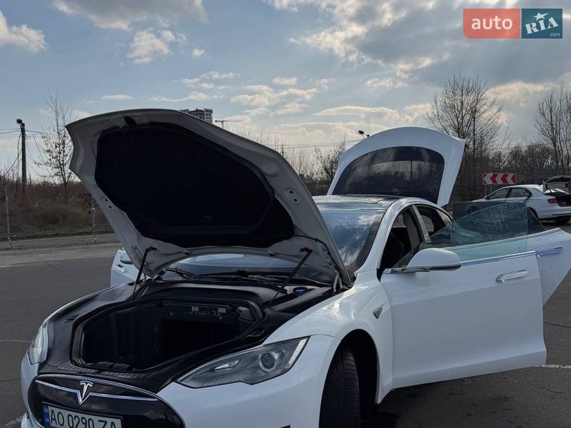 Лифтбек Tesla Model S 2013 в Киеве фото 13 Лифтбек Tesla Model S 2013 в Киеве