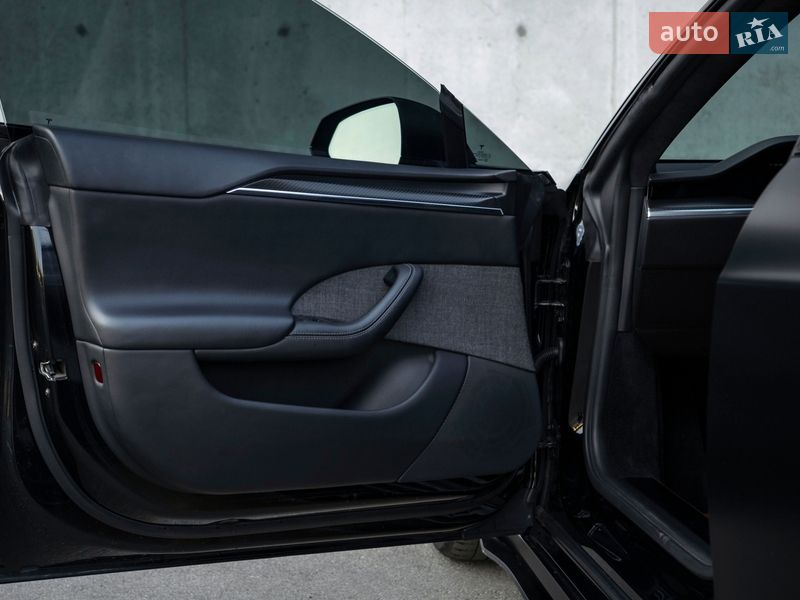 Лифтбек Tesla Model S 2021 в Киеве