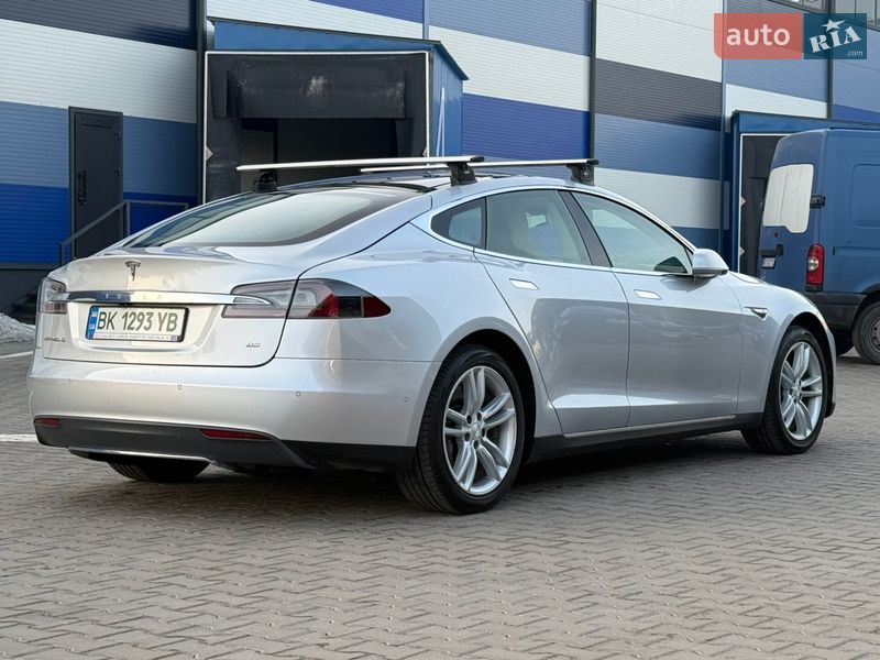 Ліфтбек Tesla Model S 2014 в Рівному фото 12 Ліфтбек Tesla Model S 2014 в Рівному