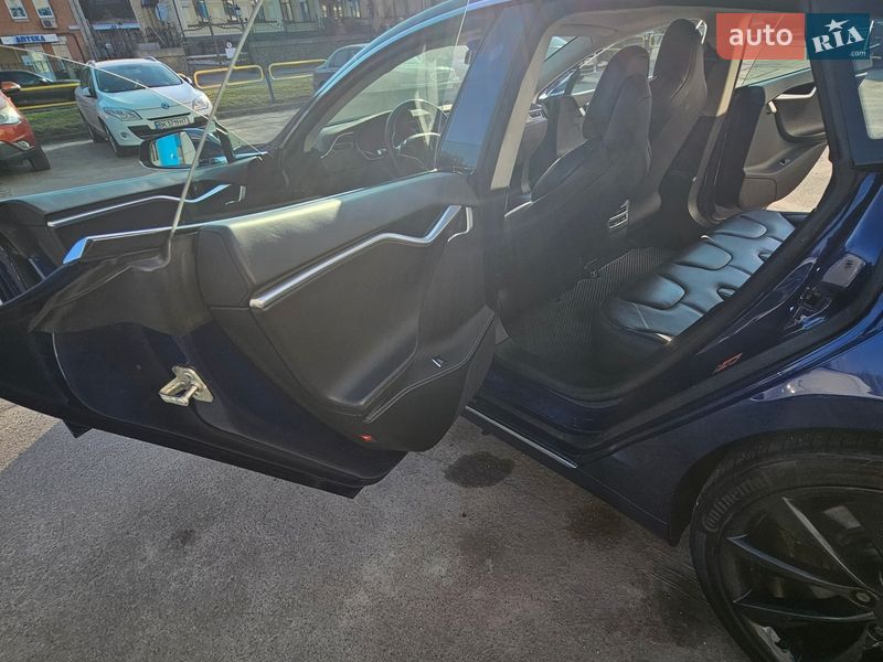 Лифтбек Tesla Model S 2017 в Киеве