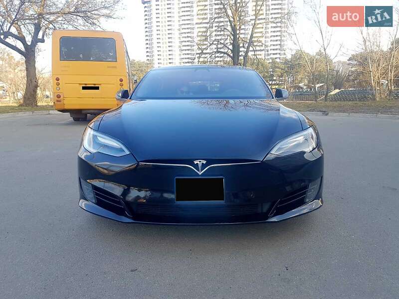 Лифтбек Tesla Model S 2016 в Киеве фото 3 Лифтбек Tesla Model S 2016 в Киеве