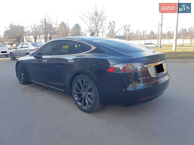 Лифтбек Tesla Model S 2016 в Киеве фото 8 Лифтбек Tesla Model S 2016 в Киеве