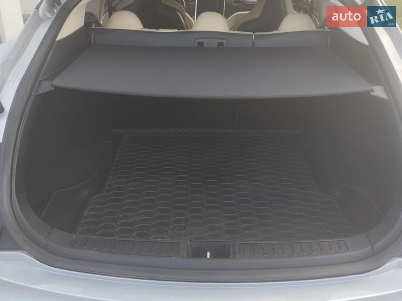 Лифтбек Tesla Model S 2013 в Ровно