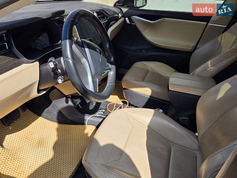 Лифтбек Tesla Model S 2015 в Киеве фото 8 Лифтбек Tesla Model S 2015 в Киеве