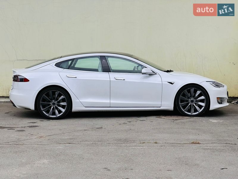 Лифтбек Tesla Model S 2019 в Киеве