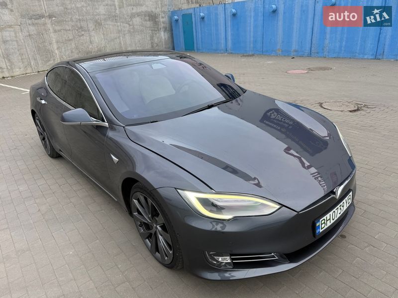 Лифтбек Tesla Model S 2020 в Одессе