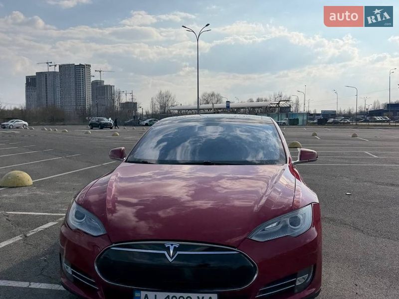 Лифтбек Tesla Model S 2013 в Киеве