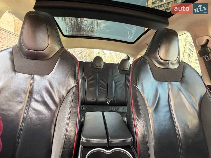 Лифтбек Tesla Model S 2013 в Киеве