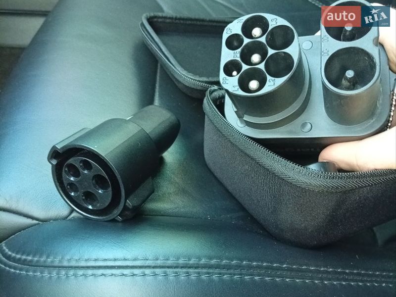 Лифтбек Tesla Model S 2017 в Киеве