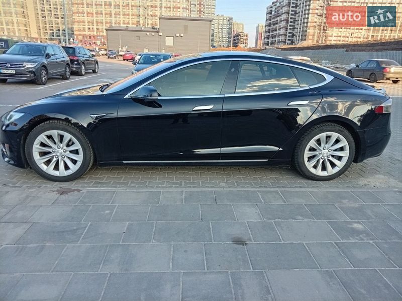 Лифтбек Tesla Model S 2017 в Киеве