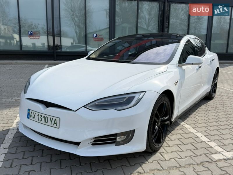 Лифтбек Tesla Model S 2013 в Львове