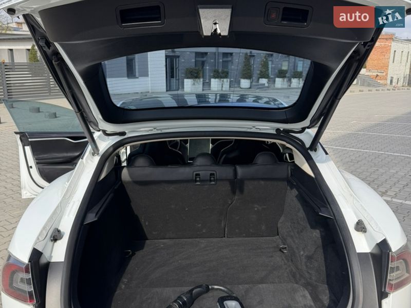 Лифтбек Tesla Model S 2013 в Львове