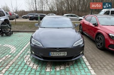Лифтбек Tesla Model S 2018 в Киеве