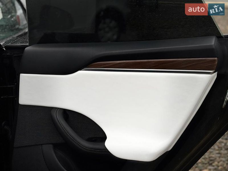 Лифтбек Tesla Model S 2023 в Стрые