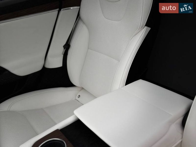 Лифтбек Tesla Model S 2023 в Стрые