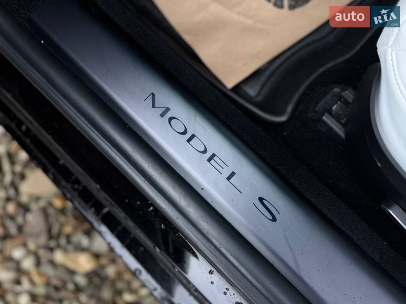 Лифтбек Tesla Model S 2023 в Стрые