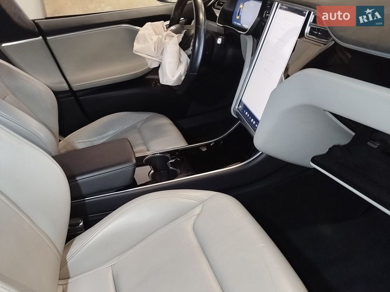 Ліфтбек Tesla Model S 2016 в Теплодарі фото 10 Ліфтбек Tesla Model S 2016 в Теплодарі