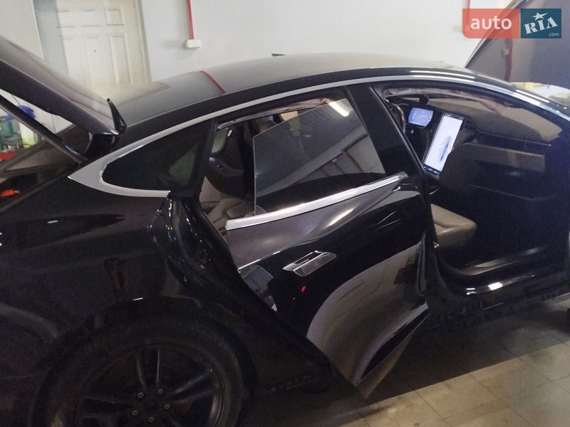 Ліфтбек Tesla Model S 2016 в Теплодарі фото 9 Ліфтбек Tesla Model S 2016 в Теплодарі