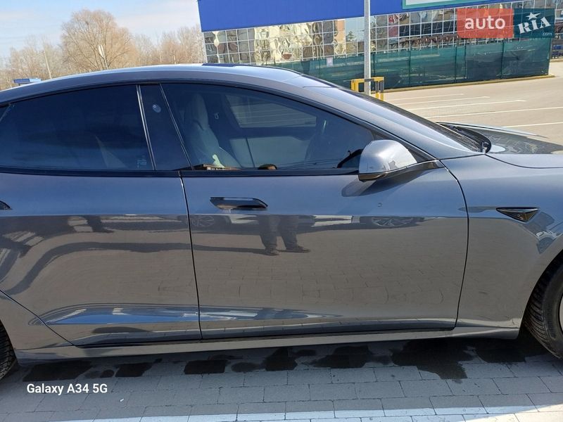 Лифтбек Tesla Model S 2019 в Сумах