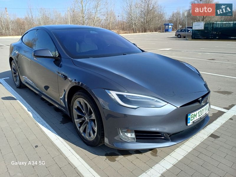 Лифтбек Tesla Model S 2019 в Сумах