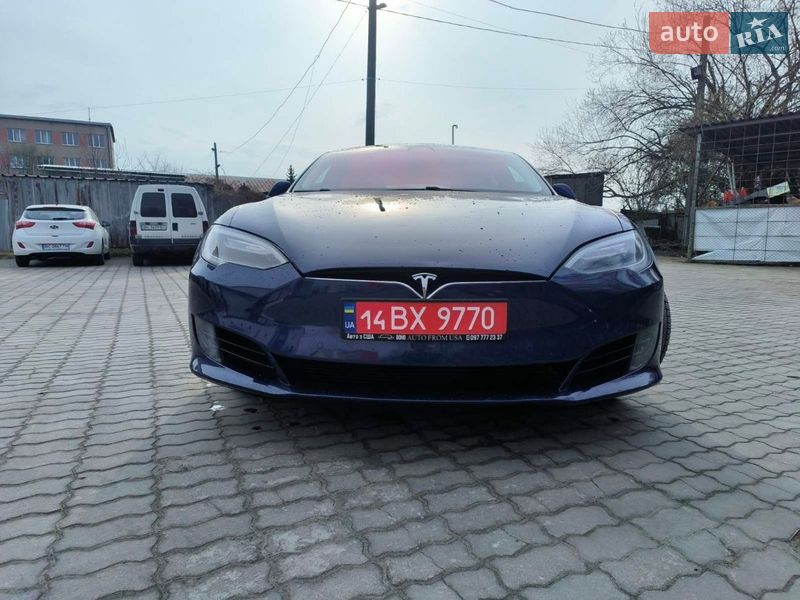 Лифтбек Tesla Model S 2017 в Львове