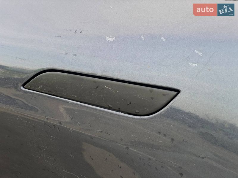 Ліфтбек Tesla Model S 2015 в Києві