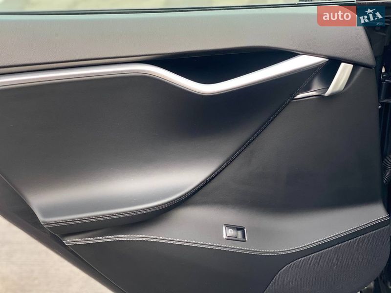 Ліфтбек Tesla Model S 2015 в Києві