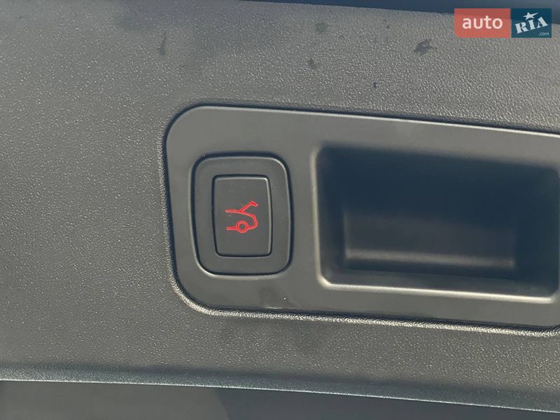 Ліфтбек Tesla Model S 2015 в Києві