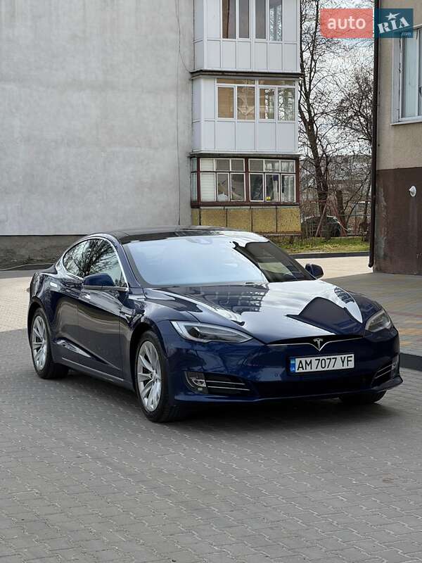 Ліфтбек Tesla Model S 2016 в Звягелі