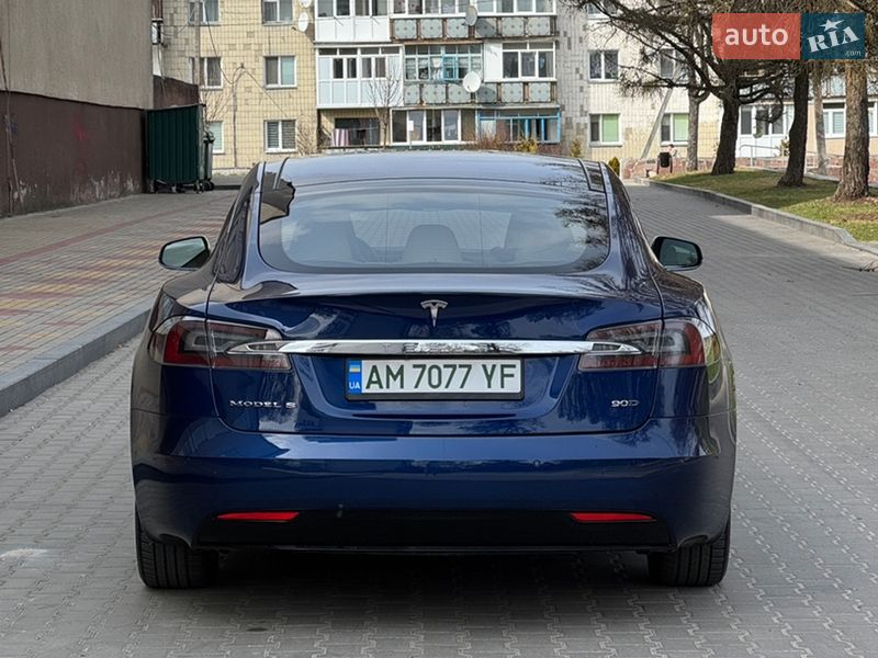 Ліфтбек Tesla Model S 2016 в Звягелі