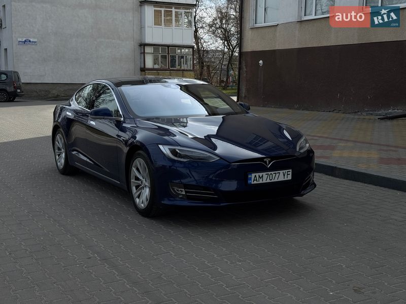 Ліфтбек Tesla Model S 2016 в Звягелі