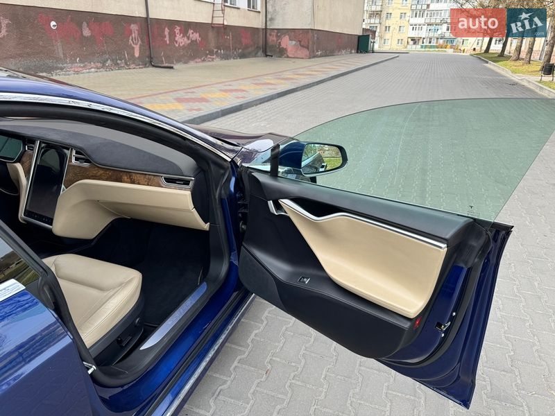 Ліфтбек Tesla Model S 2016 в Звягелі