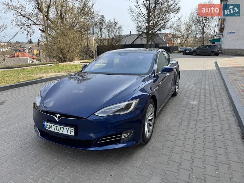 Ліфтбек Tesla Model S 2016 в Звягелі