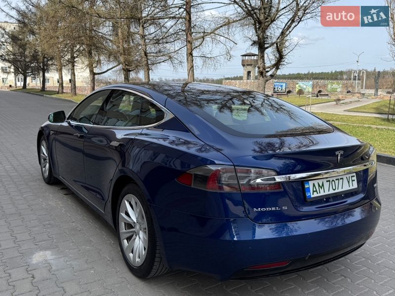 Ліфтбек Tesla Model S 2016 в Звягелі