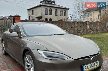 Лифтбек Tesla Model S 2016 в Киеве