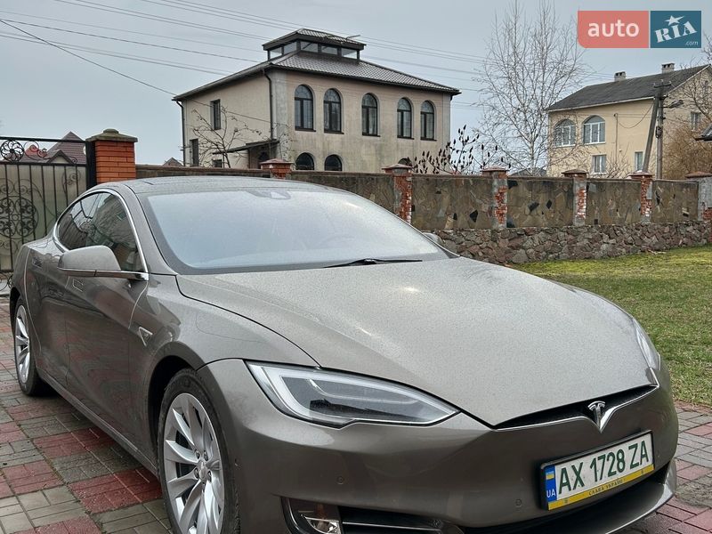 Лифтбек Tesla Model S 2016 в Киеве фото Лифтбек Tesla Model S 2016 в Киеве