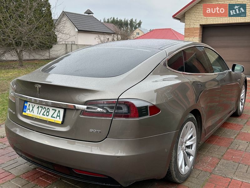Лифтбек Tesla Model S 2016 в Киеве фото 6 Лифтбек Tesla Model S 2016 в Киеве
