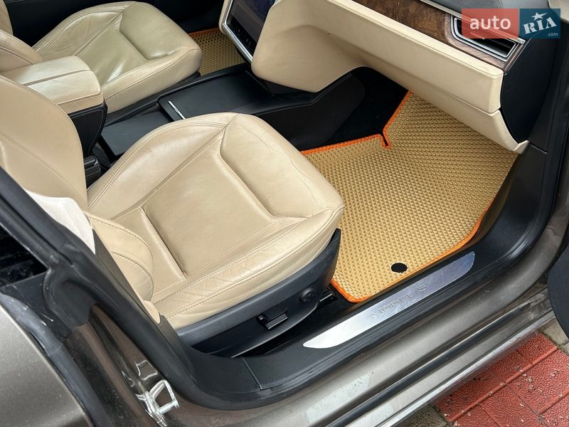 Лифтбек Tesla Model S 2016 в Киеве фото 13 Лифтбек Tesla Model S 2016 в Киеве