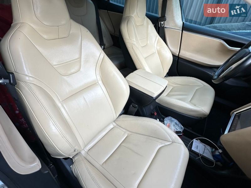 Ліфтбек Tesla Model S 2016 в Львові