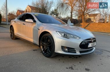 Лифтбек Tesla Model S 2015 в Луцке