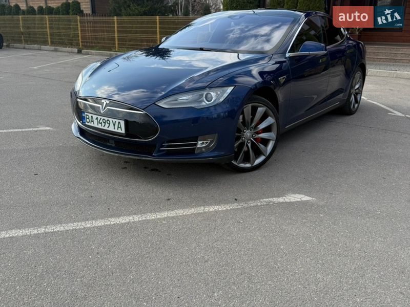 Tesla Model S 2015