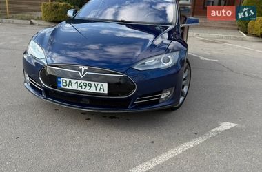 Лифтбек Tesla Model S 2015 в Александрие