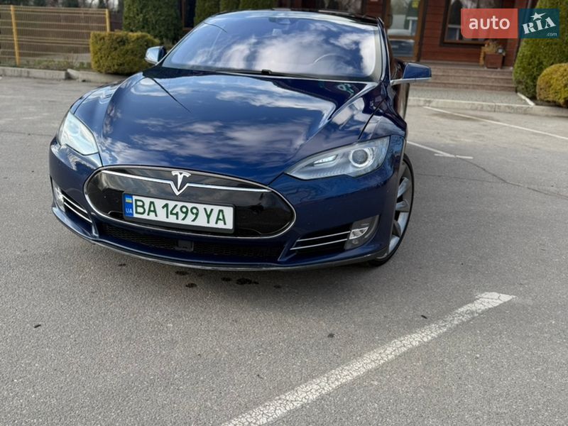 Лифтбек Tesla Model S 2015 в Александрие