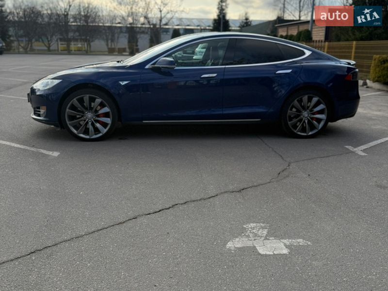 Лифтбек Tesla Model S 2015 в Александрие