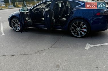 Лифтбек Tesla Model S 2015 в Александрие