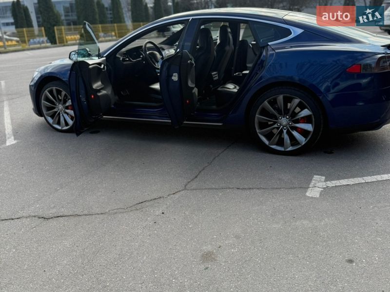 Лифтбек Tesla Model S 2015 в Александрие